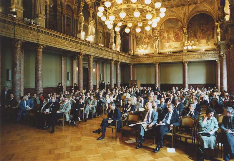 EU Konferencia - MTA . Az Európai Unió és az egyéni szuverenitás - A Neumann Alapítvány konferenciája a Soros Alapítvány támogatásával a Magyar Tudományos Akadémia Dísztermében.