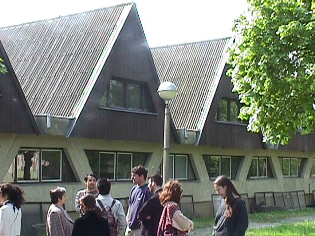Roma Tábor '99 – Közoktatás és Közösség. A korábbi évek hagyományaihoz híven idén is megrendezésre került a roma középiskolás tábor. A Soros Tábor '99 program a Soros Alapítvány Patronáló tanár-diák pályázatán részt vevő 168 roma fiatal számára biztosított felejthetetlen élményeket és tartalmas kikapcsolódási lehetőséget.