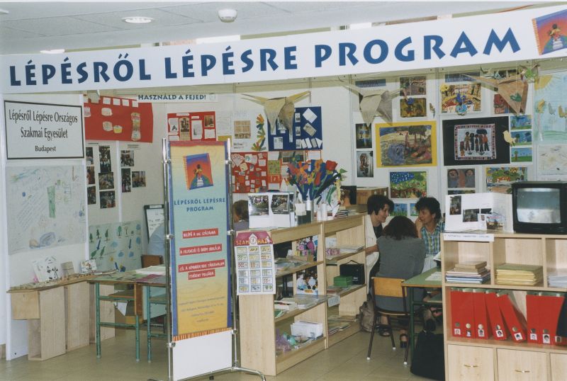 A Közoktatási Program Napja. Program- és tanévzáró fesztivál. A Soros Alapítvány a Közoktatási megaprogram keretében 20 millió dollárral segítette a közoktatási rendszer fejlesztését.