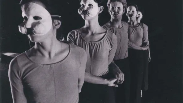 Hidak a MU Színházban . Tatai Mária: Hidak c. előadása a MU Színházban. A produkció a Színházi Stúdióprodukciók támogatása program pályázati nyertese volt. 